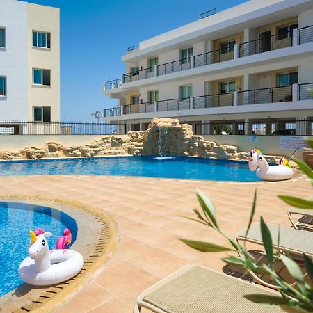Seabreeze Apartment 200M Away From The Sea Paralimni Esterno foto
