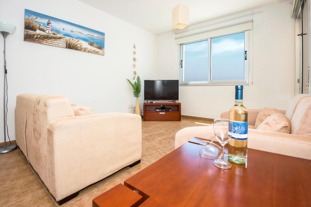 Seabreeze Apartment 200M Away From The Sea Paralimni Esterno foto