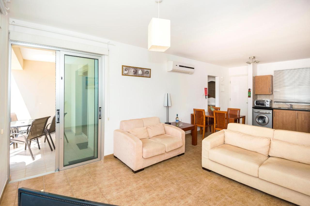 Seabreeze Apartment 200M Away From The Sea Paralimni Esterno foto