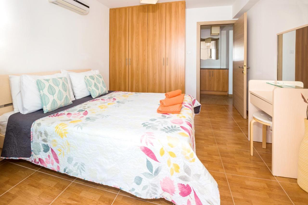 Seabreeze Apartment 200M Away From The Sea Paralimni Esterno foto