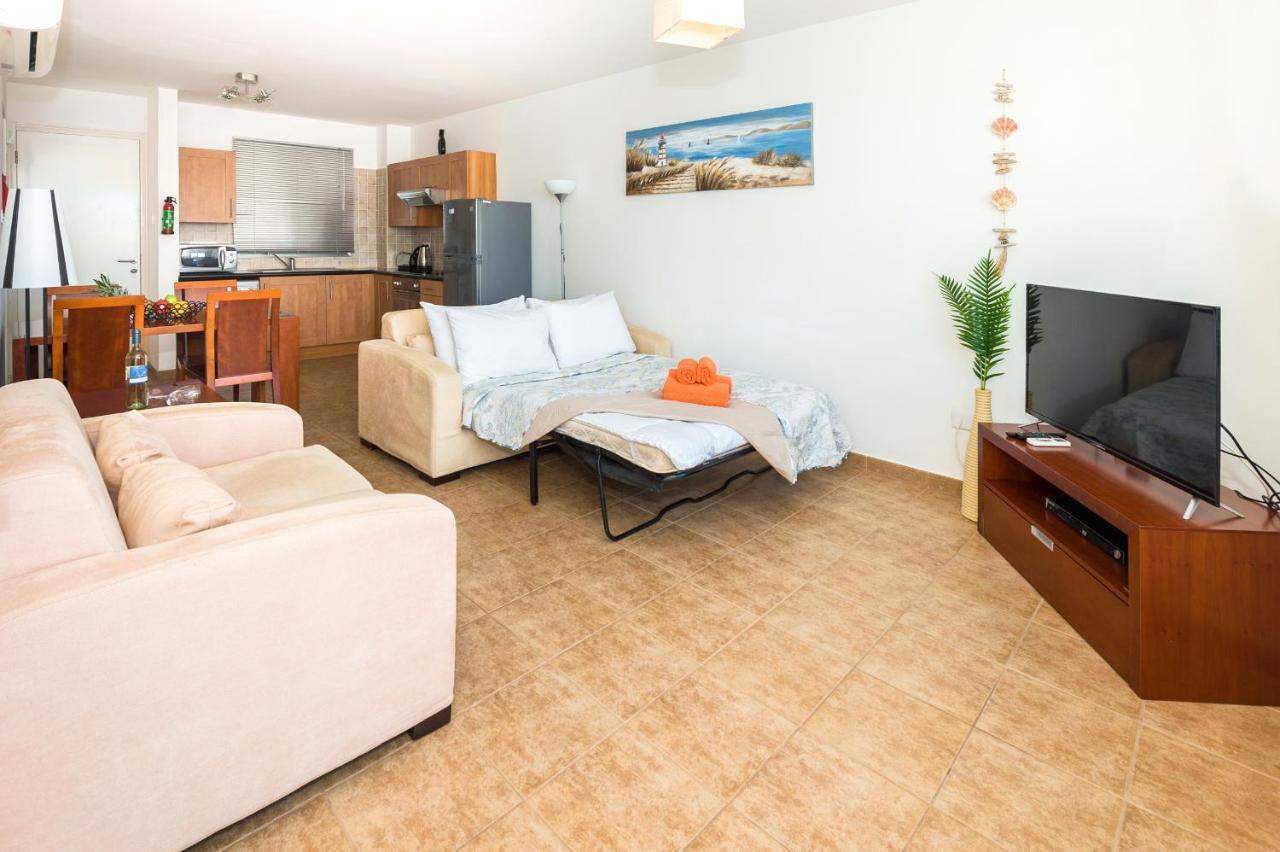 Seabreeze Apartment 200M Away From The Sea Paralimni Esterno foto