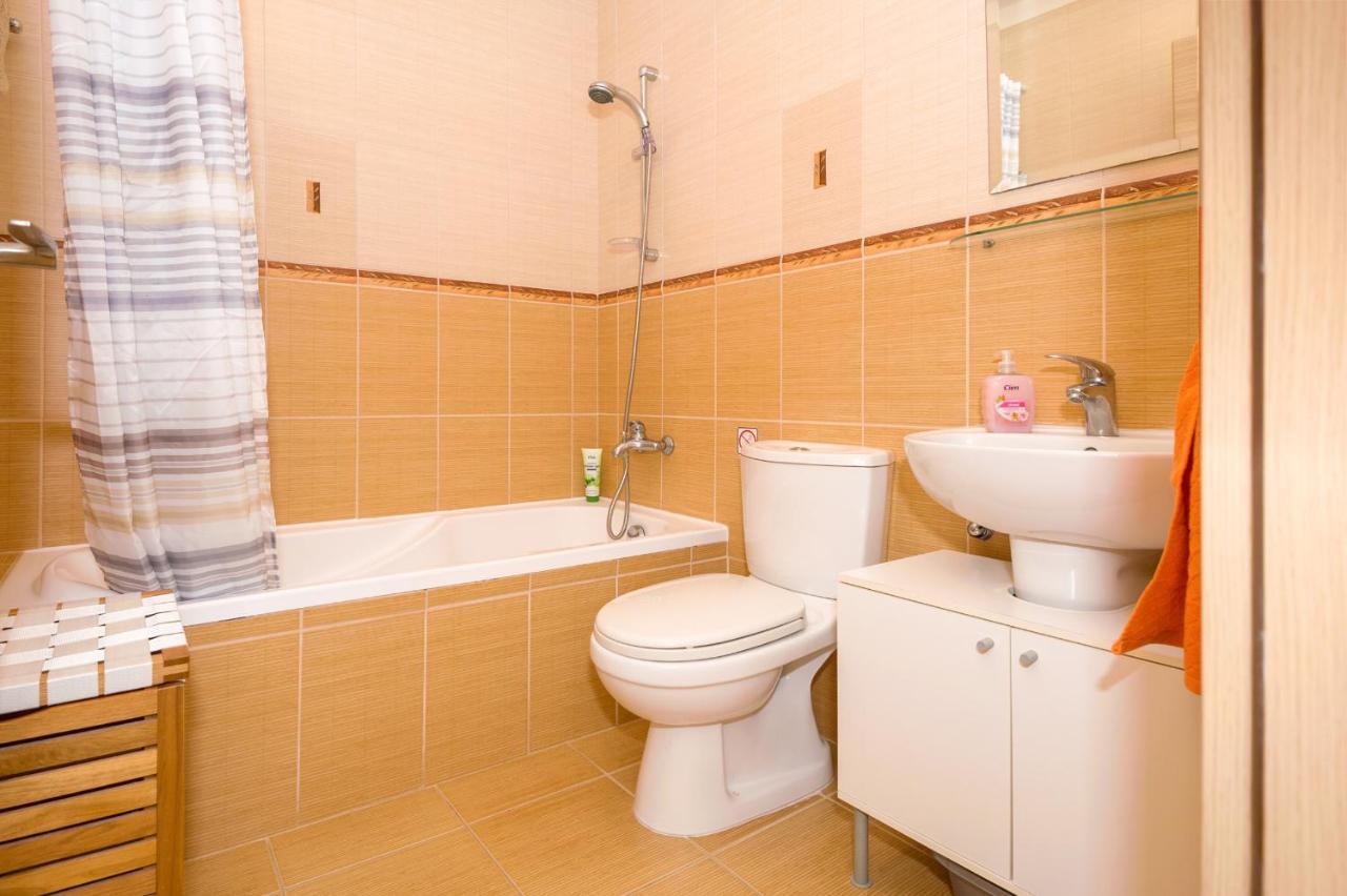 Seabreeze Apartment 200M Away From The Sea Paralimni Esterno foto