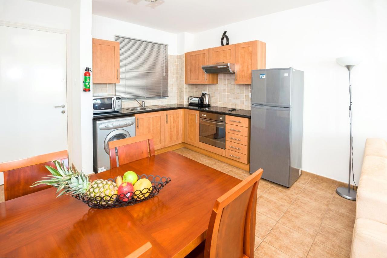 Seabreeze Apartment 200M Away From The Sea Paralimni Esterno foto