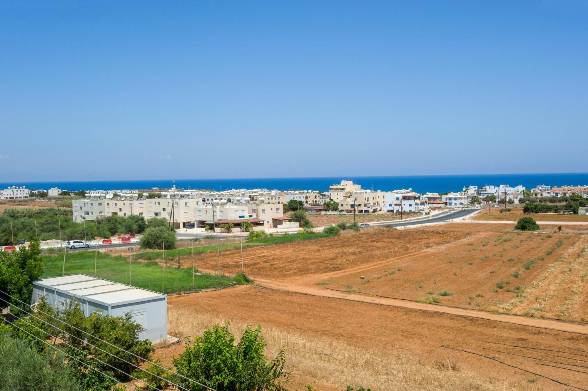 Seabreeze Apartment 200M Away From The Sea Paralimni Esterno foto