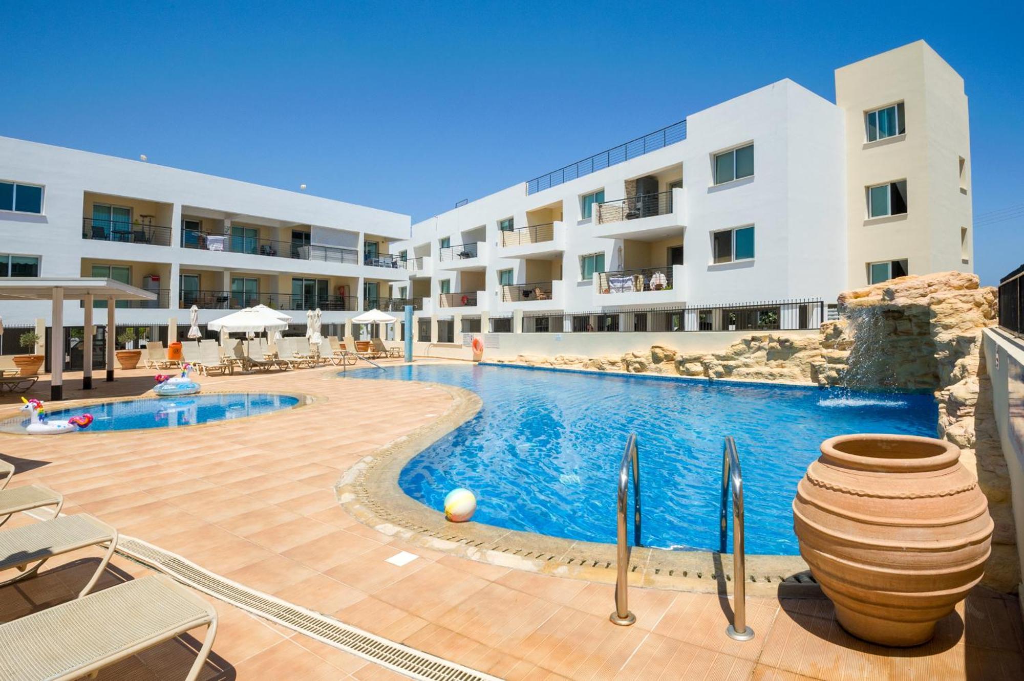 Seabreeze Apartment 200M Away From The Sea Paralimni Esterno foto