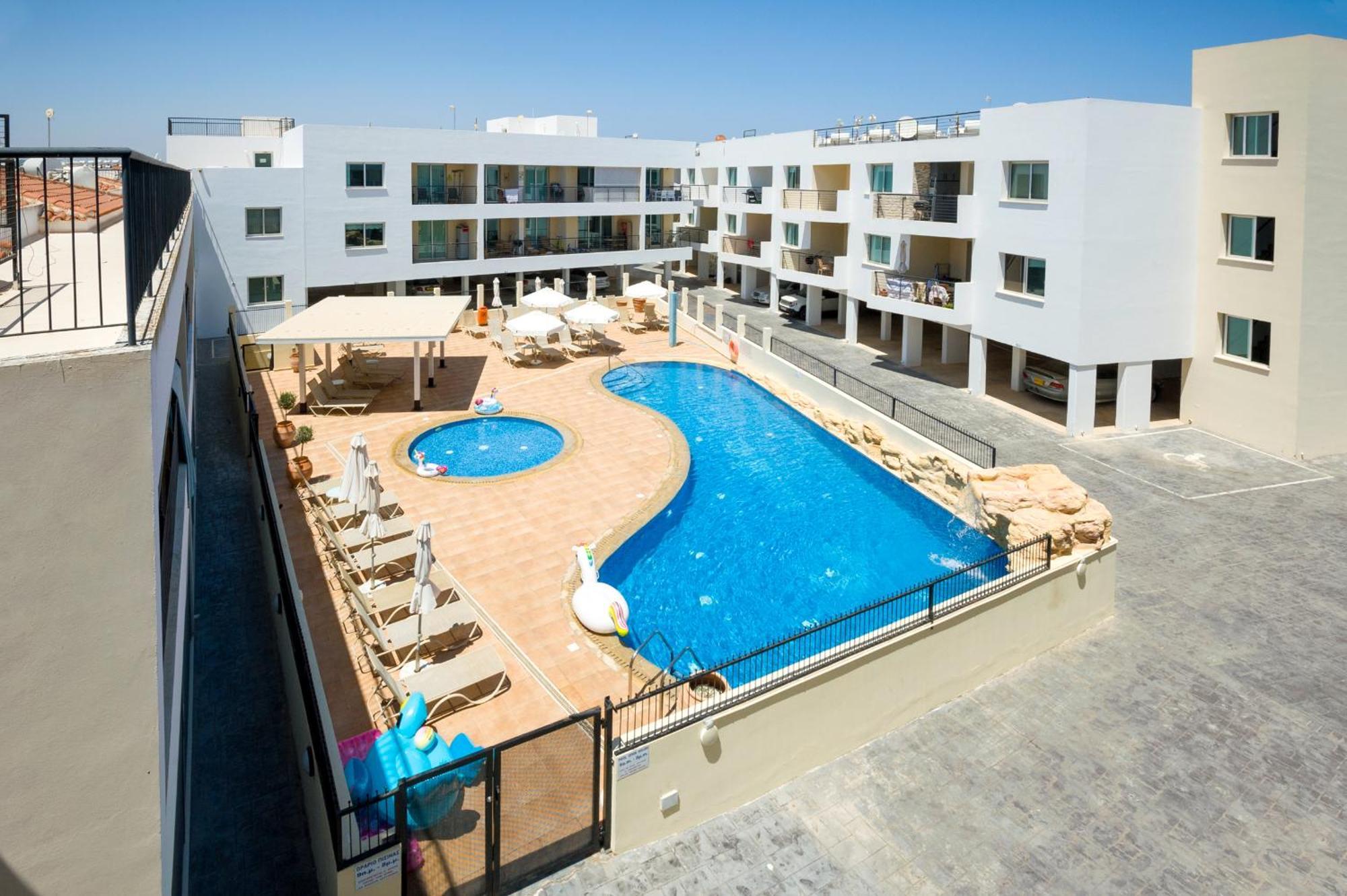 Seabreeze Apartment 200M Away From The Sea Paralimni Esterno foto