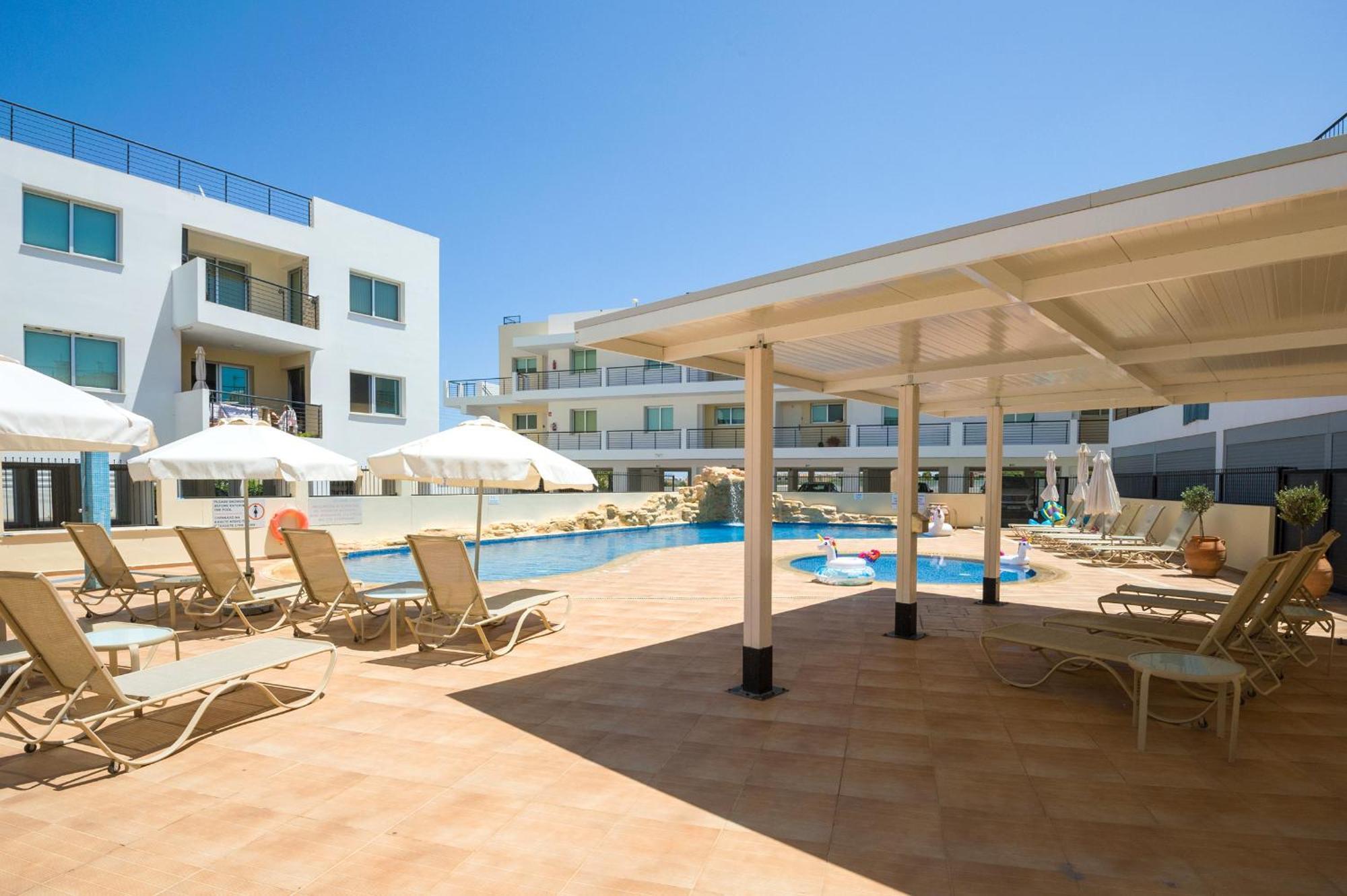 Seabreeze Apartment 200M Away From The Sea Paralimni Esterno foto